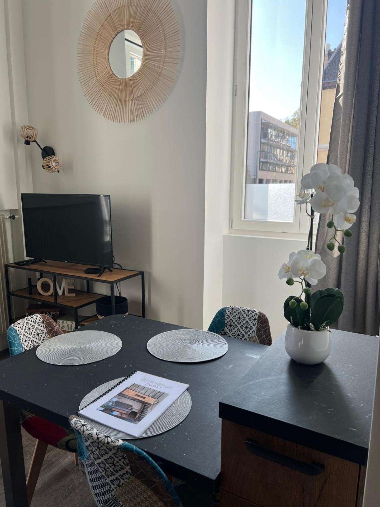 Communal lounge/ TV room