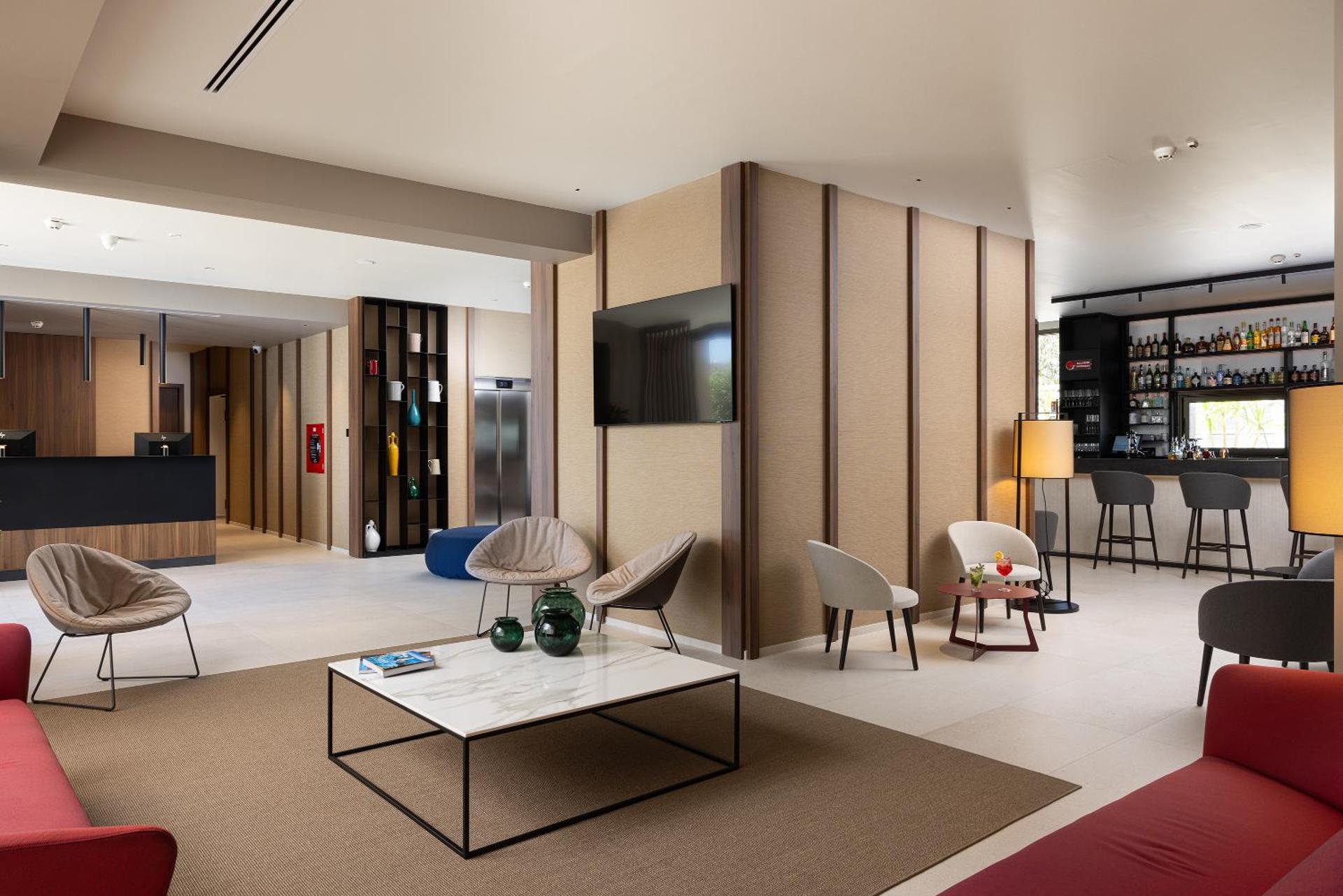 Communal lounge/ TV room