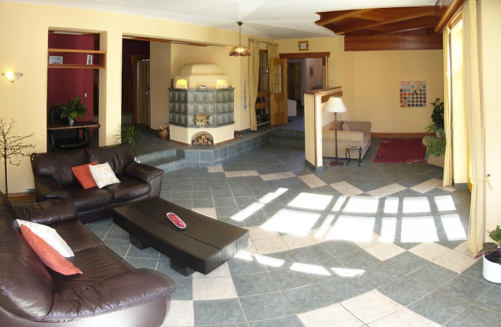 Communal lounge/ TV room