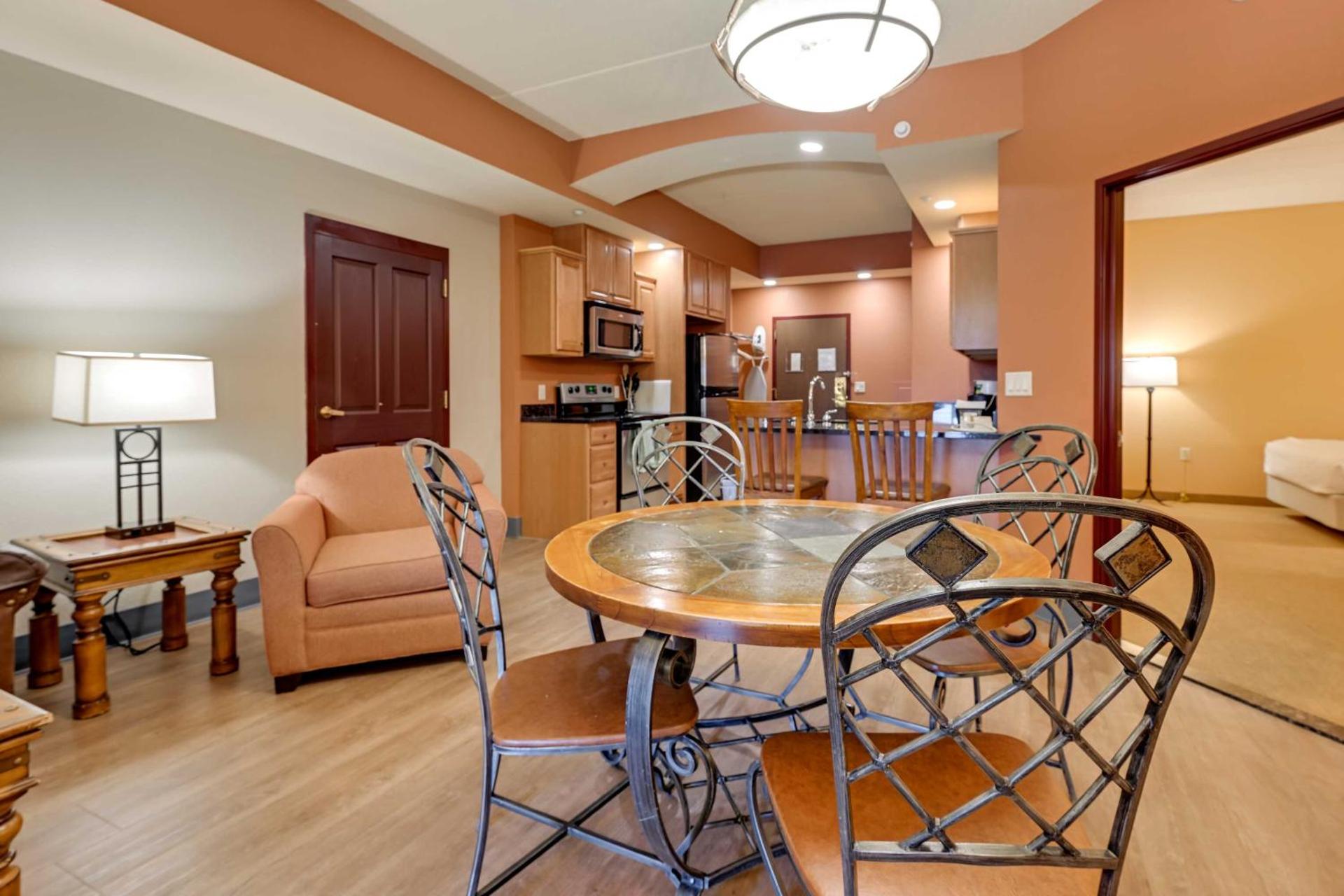 Wisconsin Dells Resort Condo with 2 Fireplaces