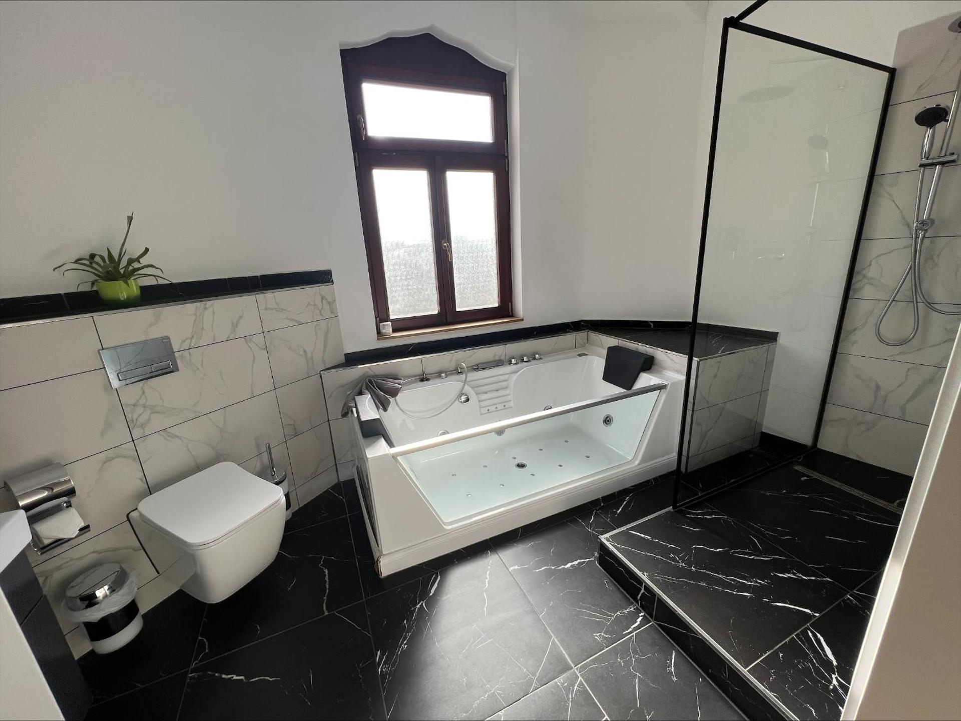 Suite with Whirlpool