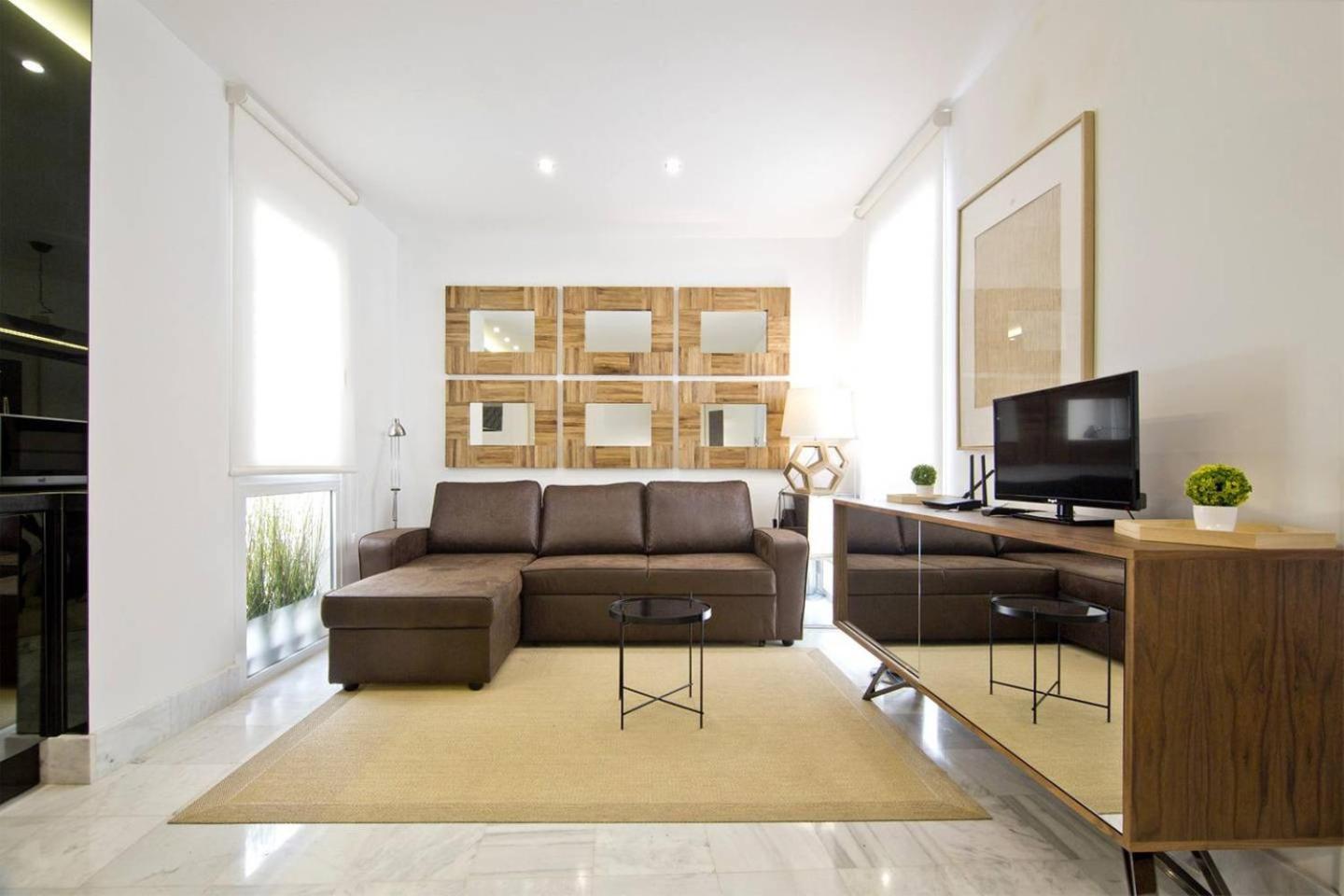 Communal lounge/ TV room