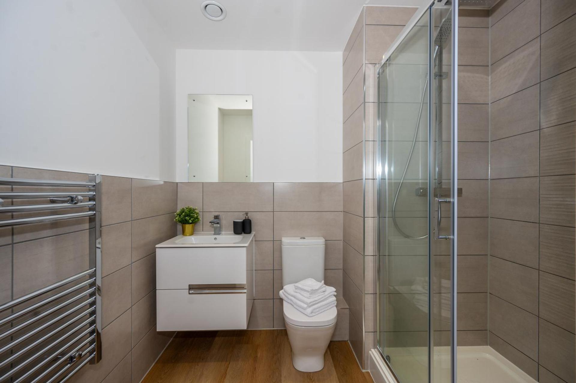 2 bed - 5 mins from Old Trafford