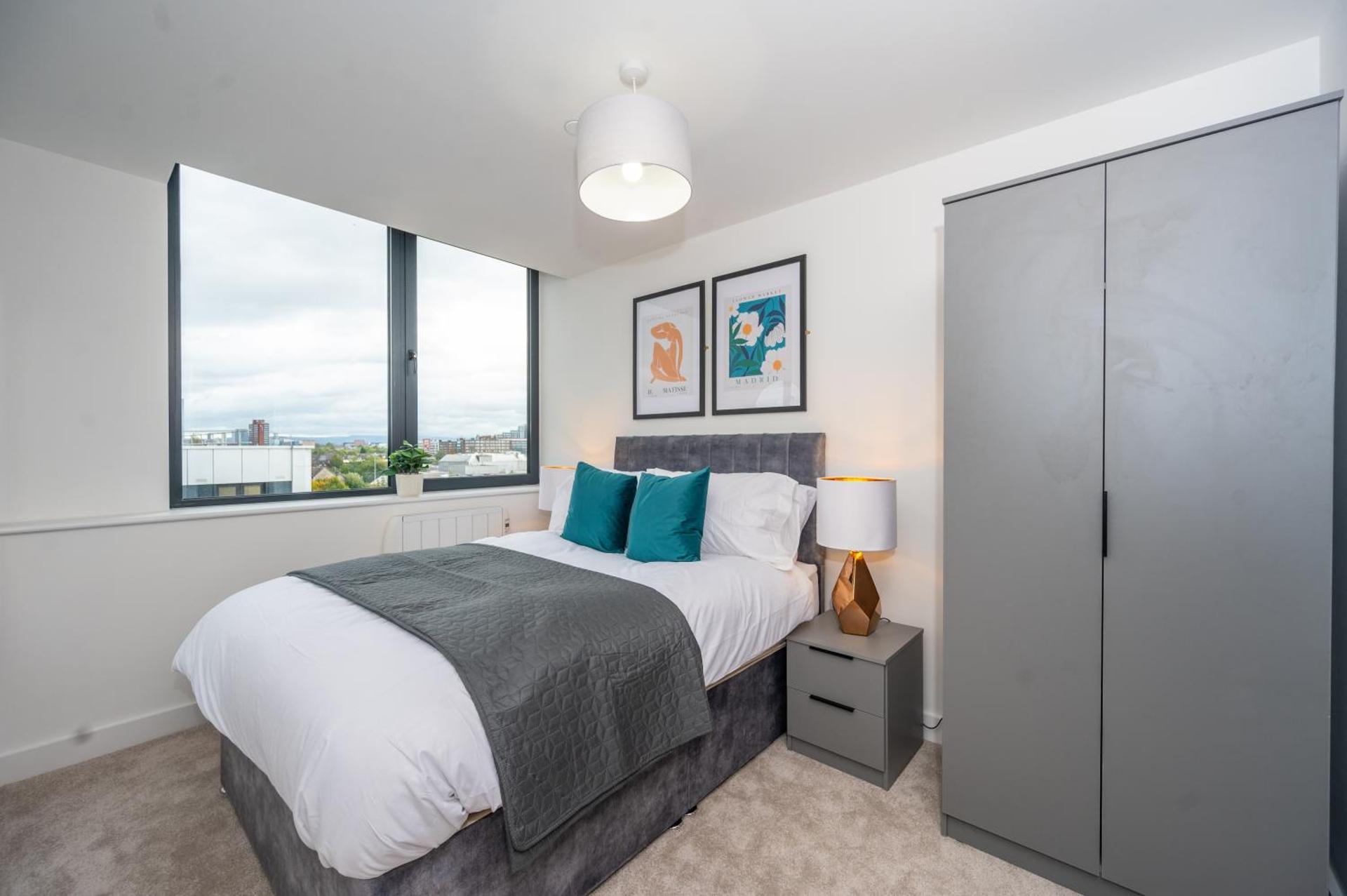 2 bed - 5 mins from Old Trafford