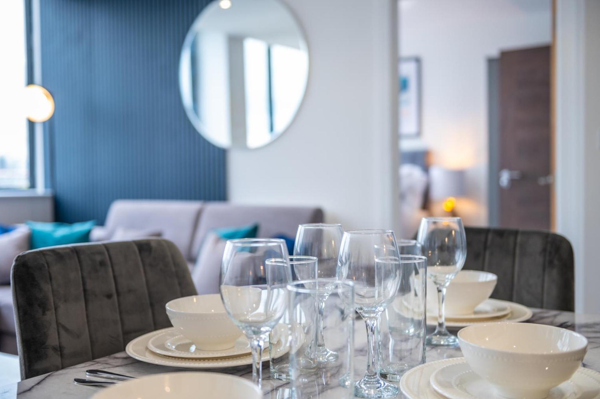 2 bed - 5 mins from Old Trafford