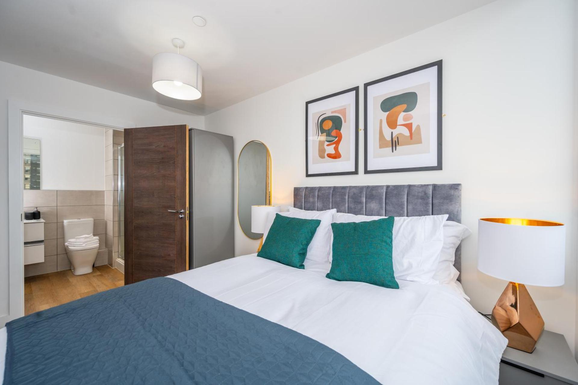 2 bed - 5 mins from Old Trafford