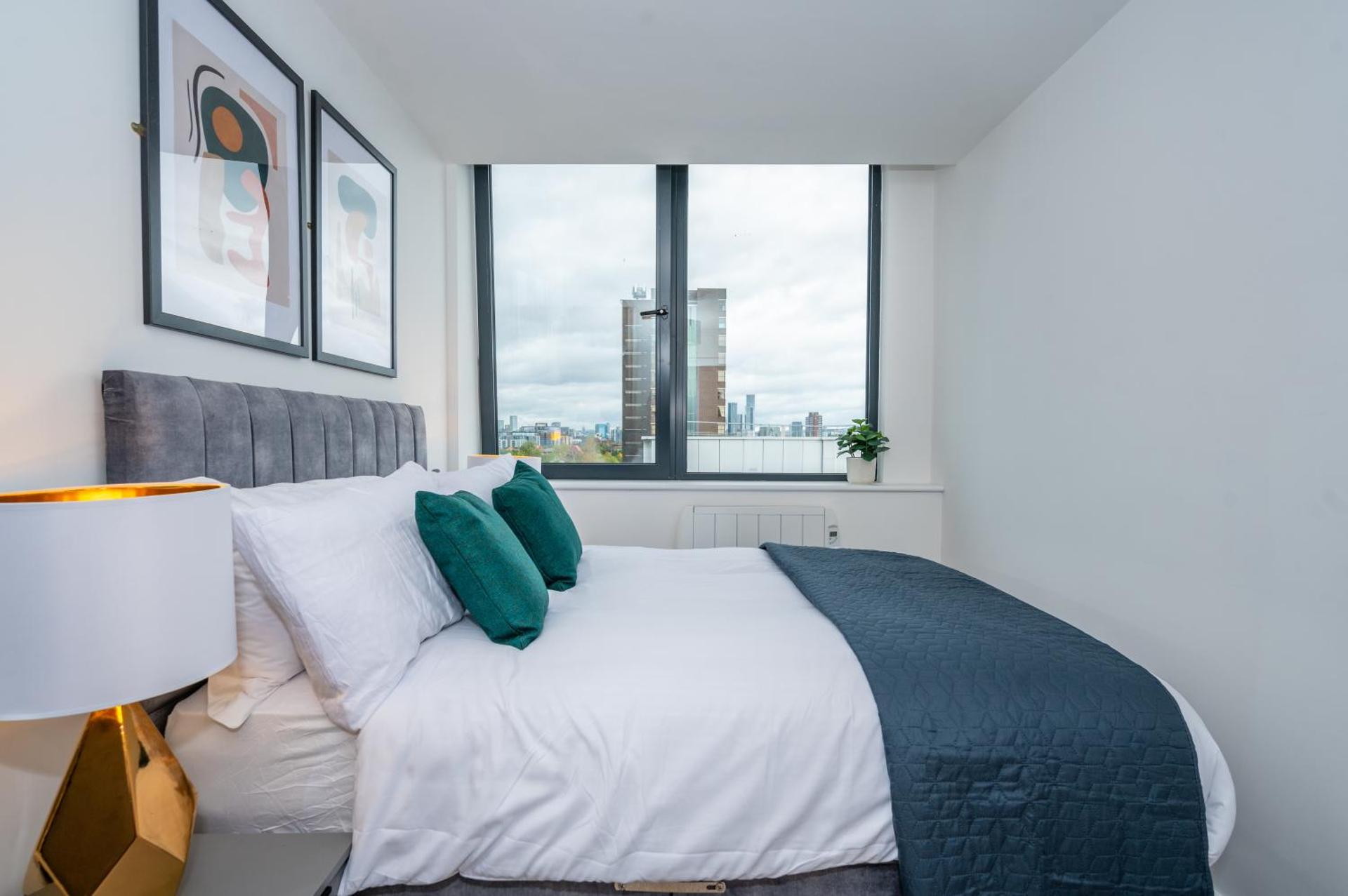 2 bed - 5 mins from Old Trafford