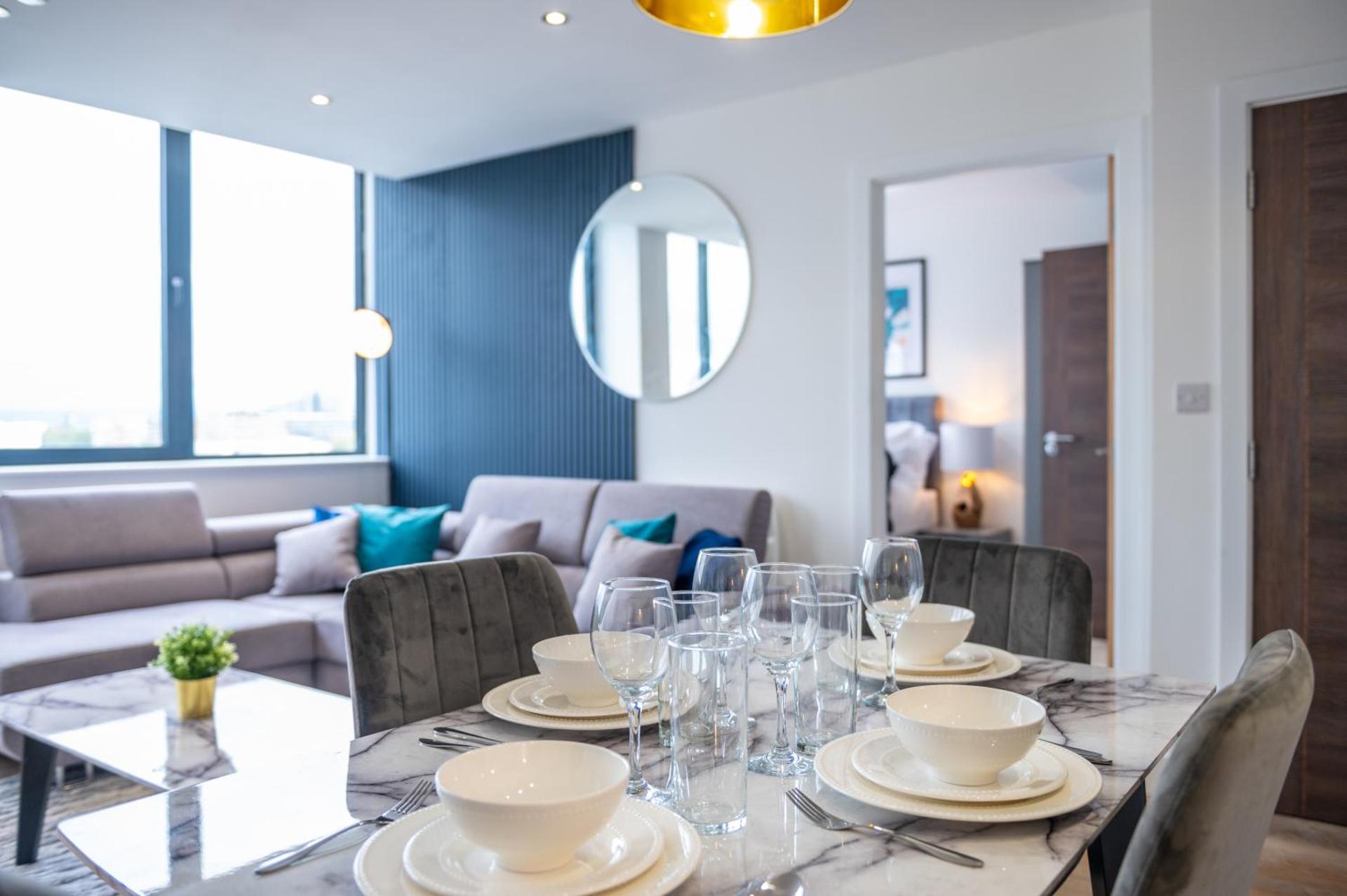 2 bed - 5 mins from Old Trafford