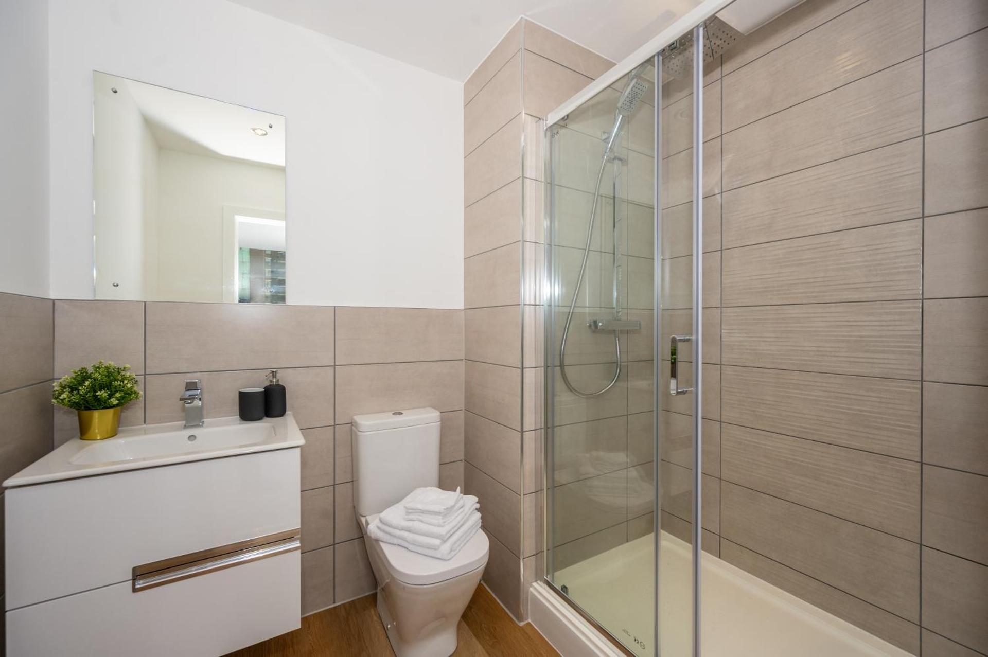 2 bed - 5 mins from Old Trafford