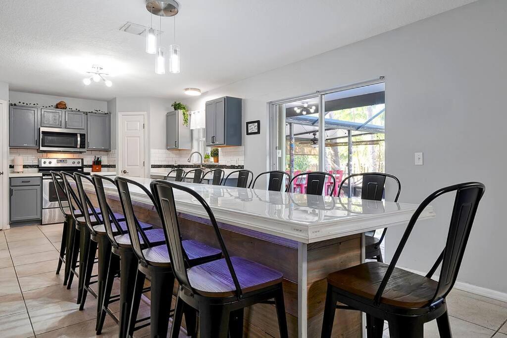 Poolside Cocoa Oasis w/ Tiki Bar!