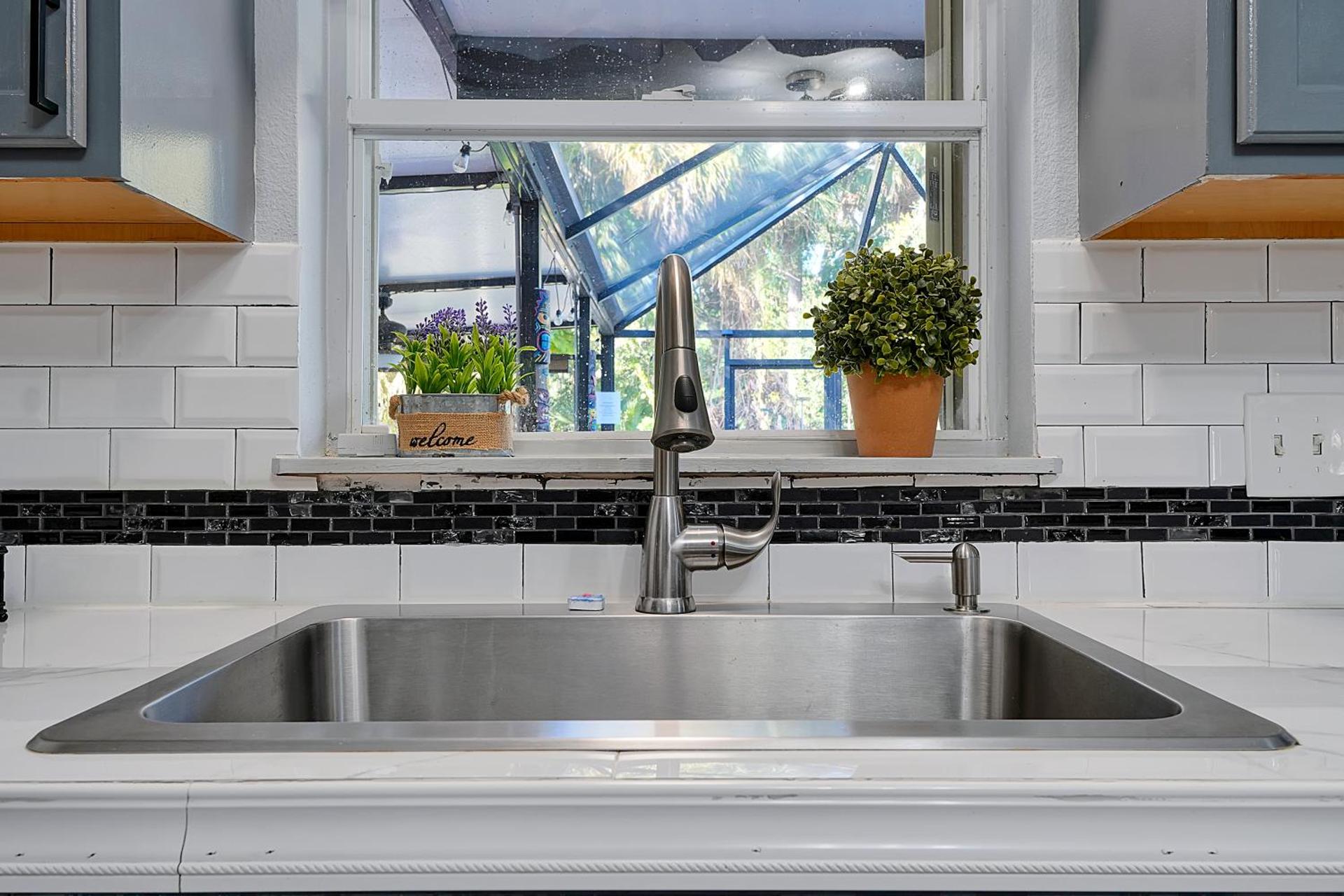 Poolside Cocoa Oasis w/ Tiki Bar!