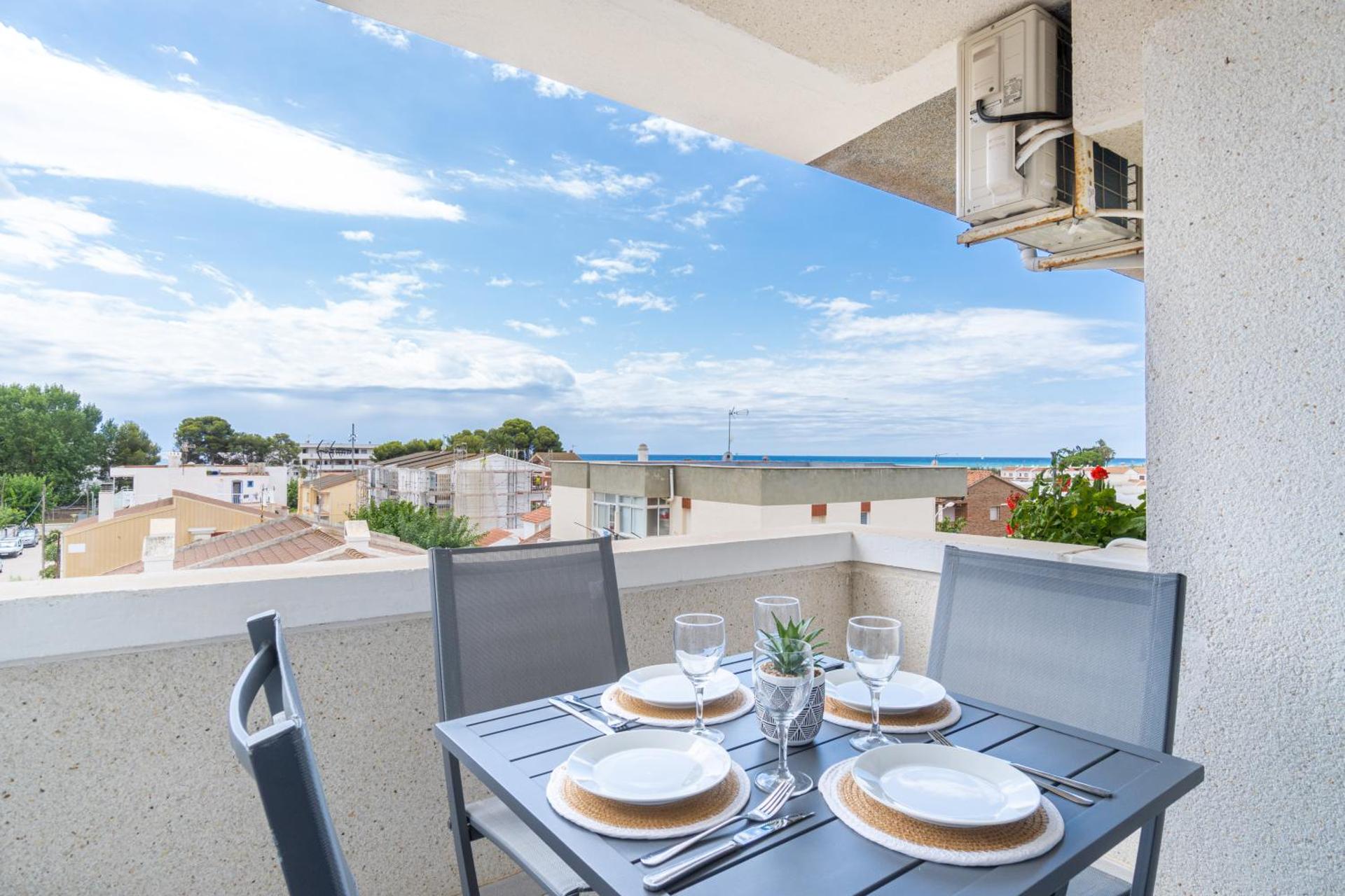 Penthouse - Sea Views & 5min to Beach - Fast WiFi - AC