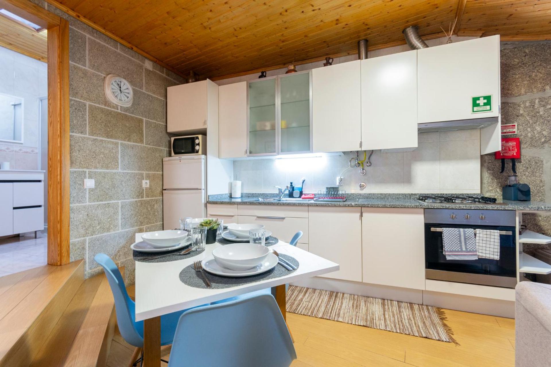 Casa Rústica T2 com Salamandra e Cozinha - Seia - Serra da Estrela - Casa do Loureiro II