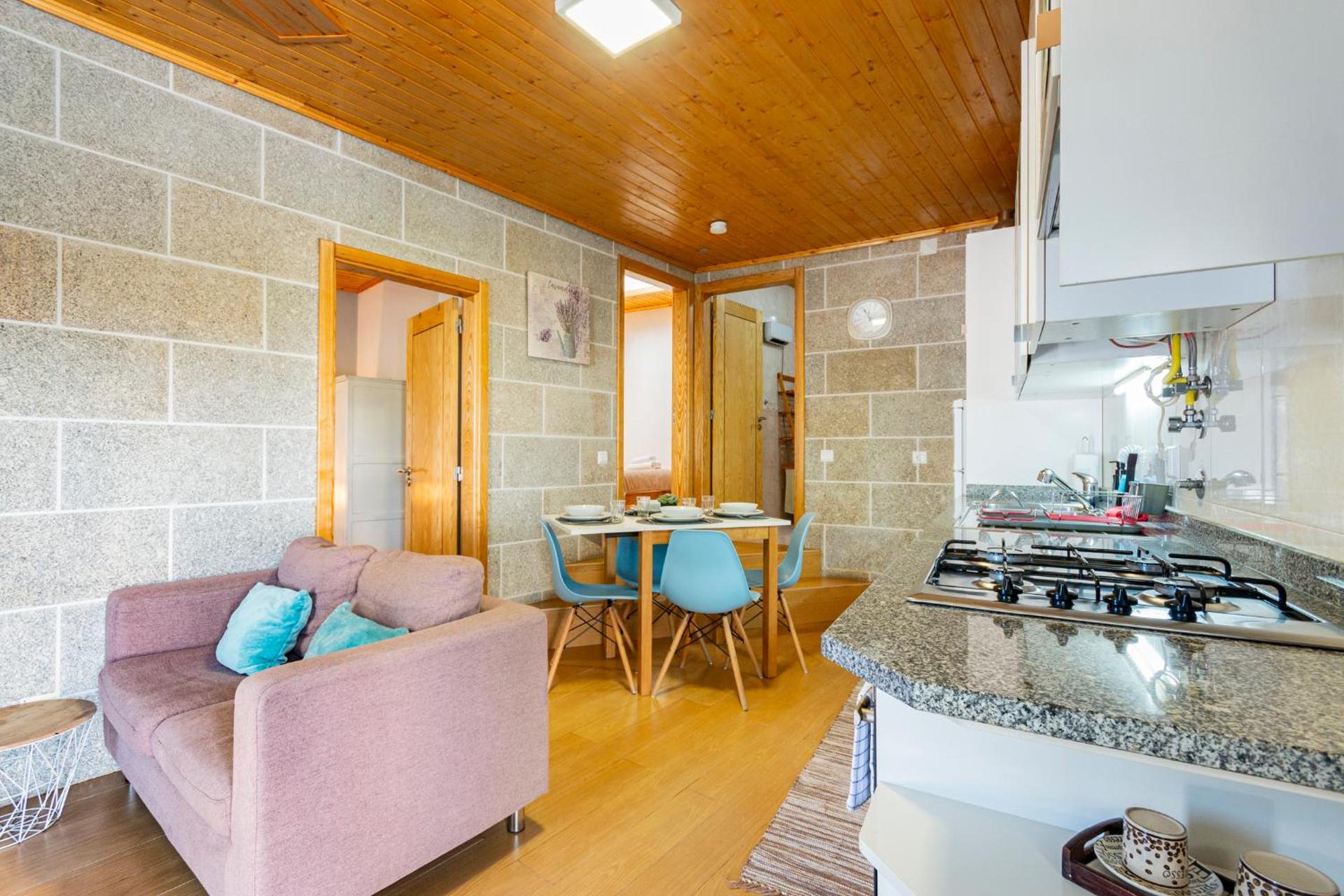 Casa Rústica T2 com Salamandra e Cozinha - Seia - Serra da Estrela - Casa do Loureiro II