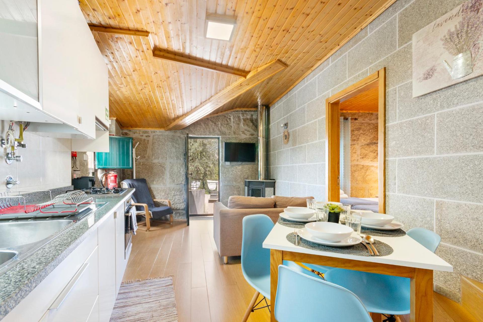 Casa Rústica T2 com Salamandra e Cozinha - Seia - Serra da Estrela - Casa do Loureiro II