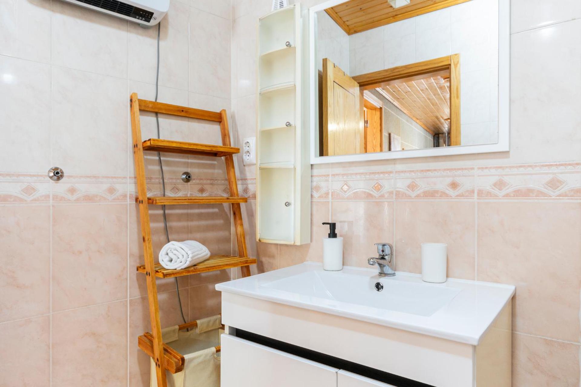 Casa Rústica T2 com Salamandra e Cozinha - Seia - Serra da Estrela - Casa do Loureiro II