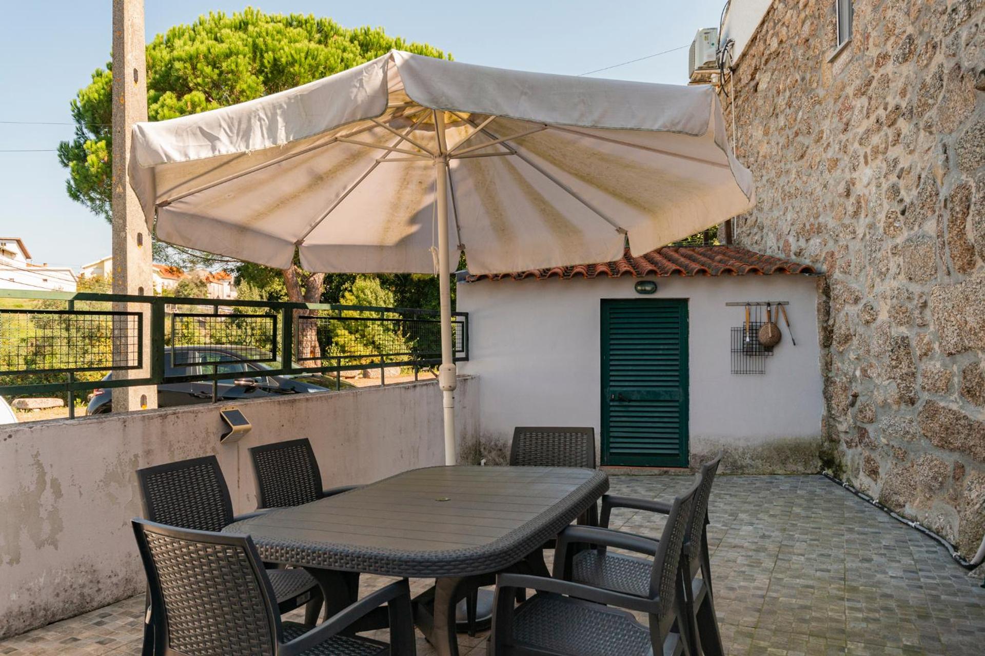 Casa Rústica T2 com Salamandra e Cozinha - Seia - Serra da Estrela - Casa do Loureiro II