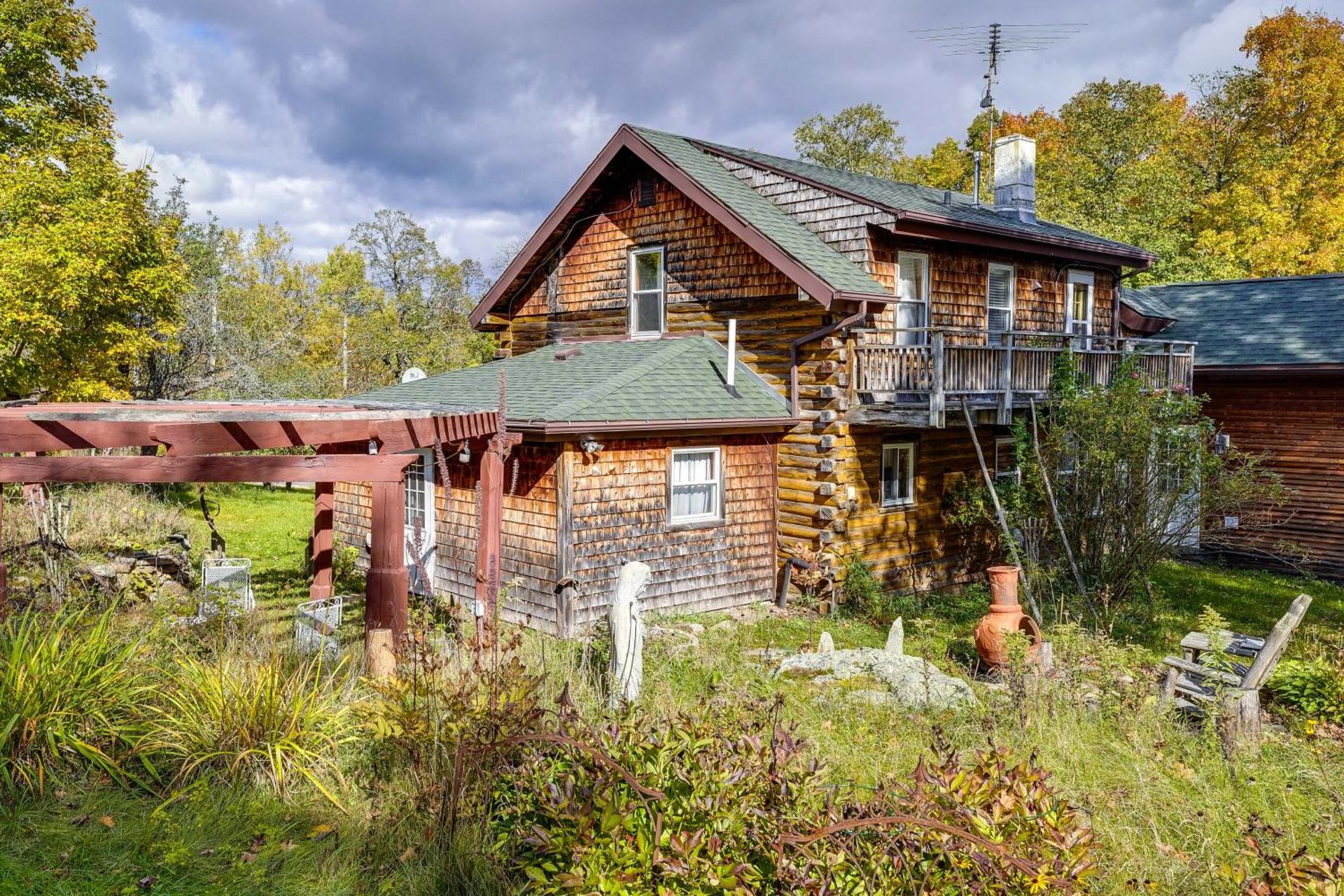 Cozy Adirondack Cabin Retreat in West Chazy!