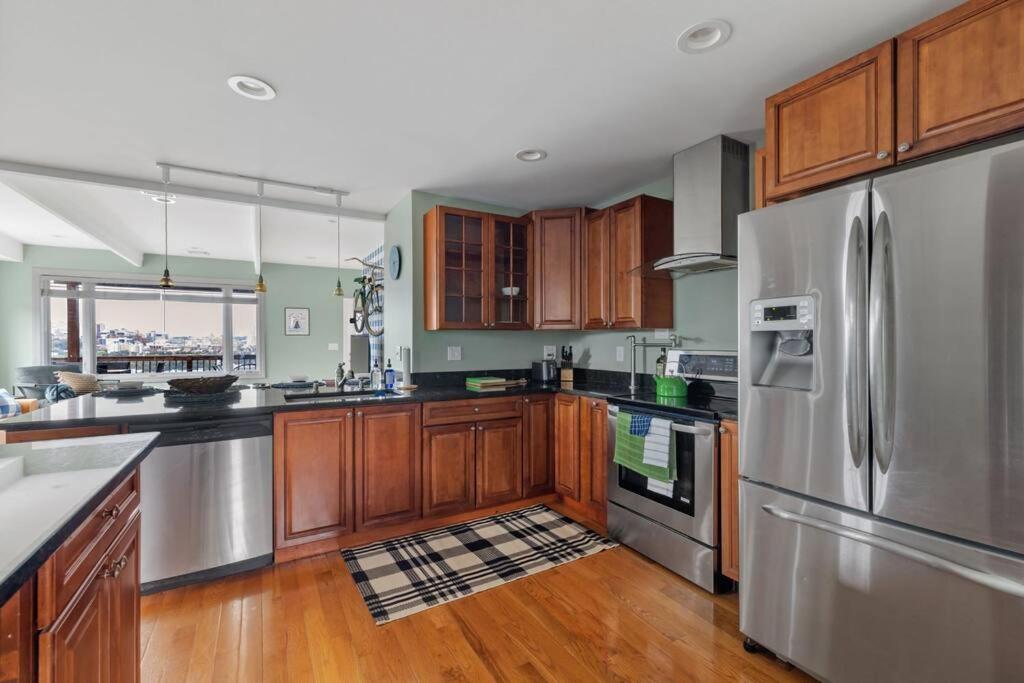 City Skyline - Outside decks - Contemporary