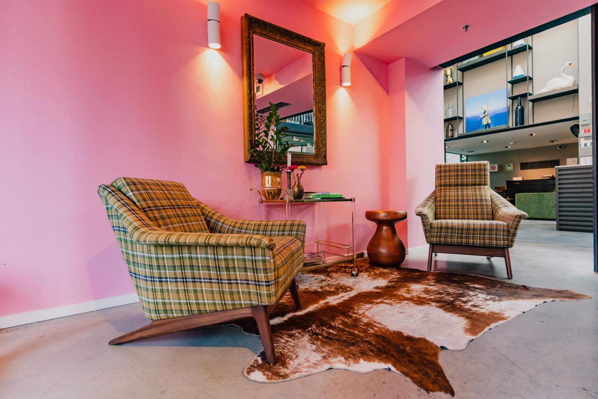 Communal lounge/ TV room