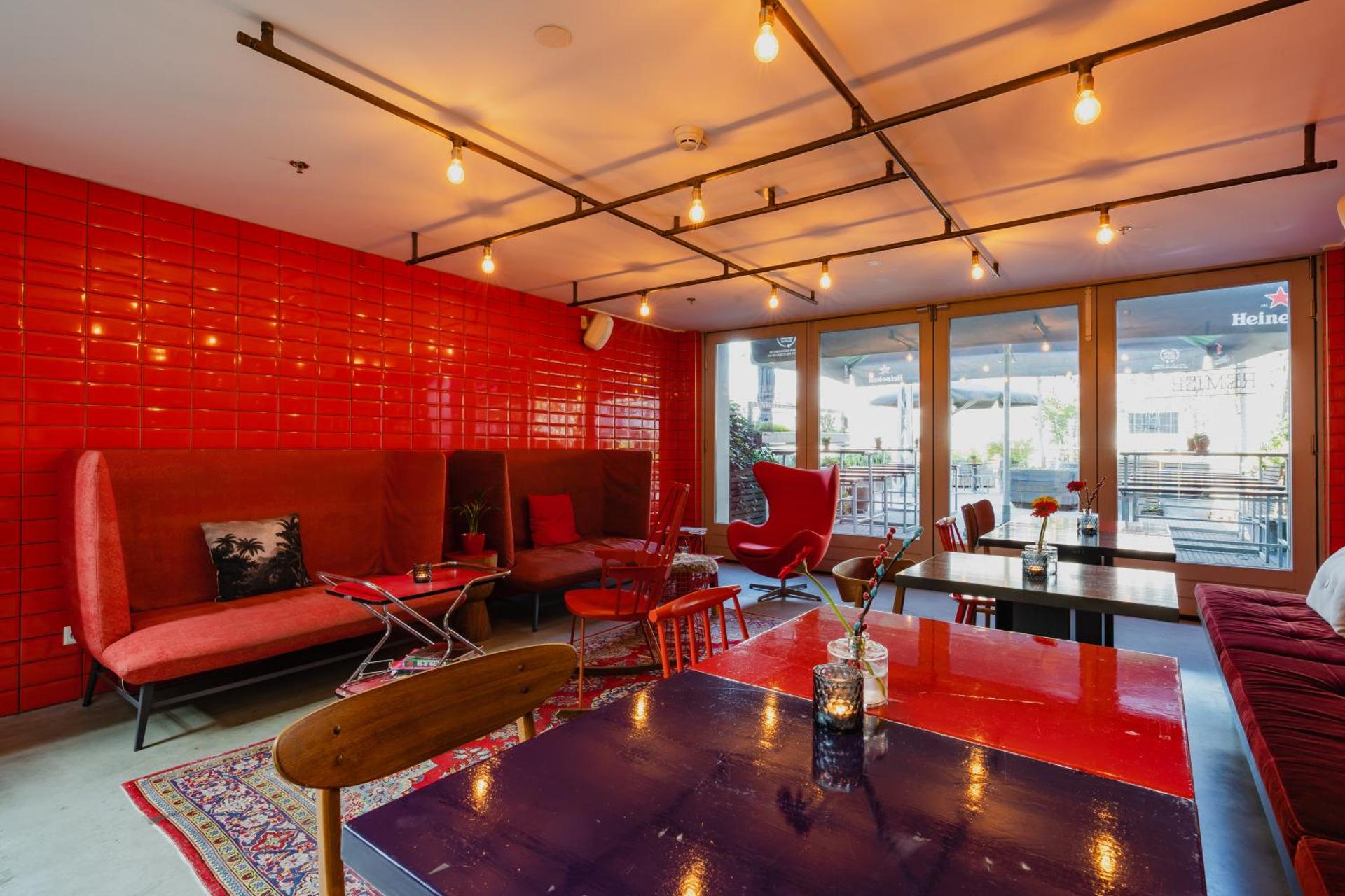 Communal lounge/ TV room