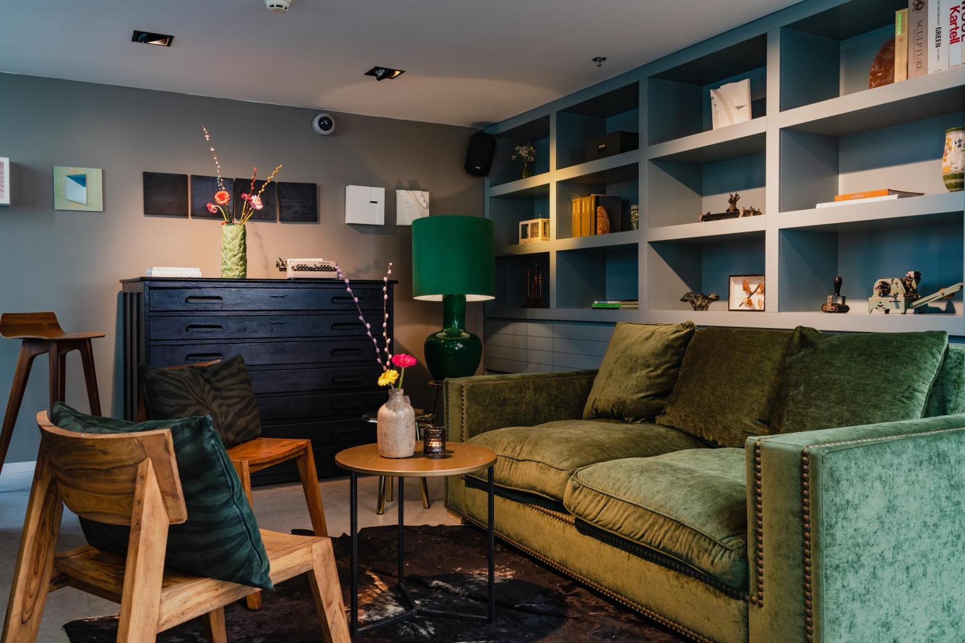 Communal lounge/ TV room