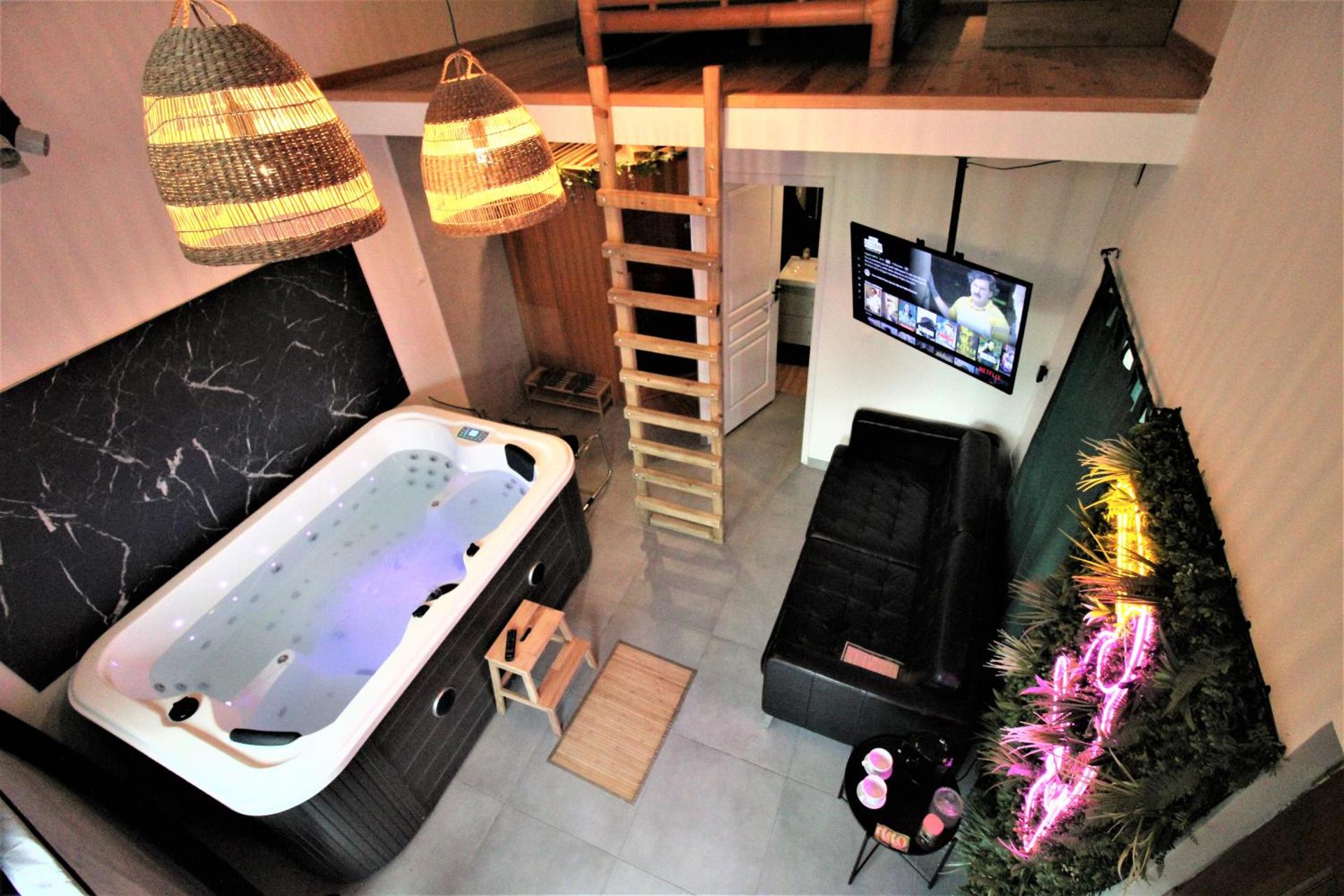 LE CHILL Suite & SPA (Jacuzzi et Sauna privés)