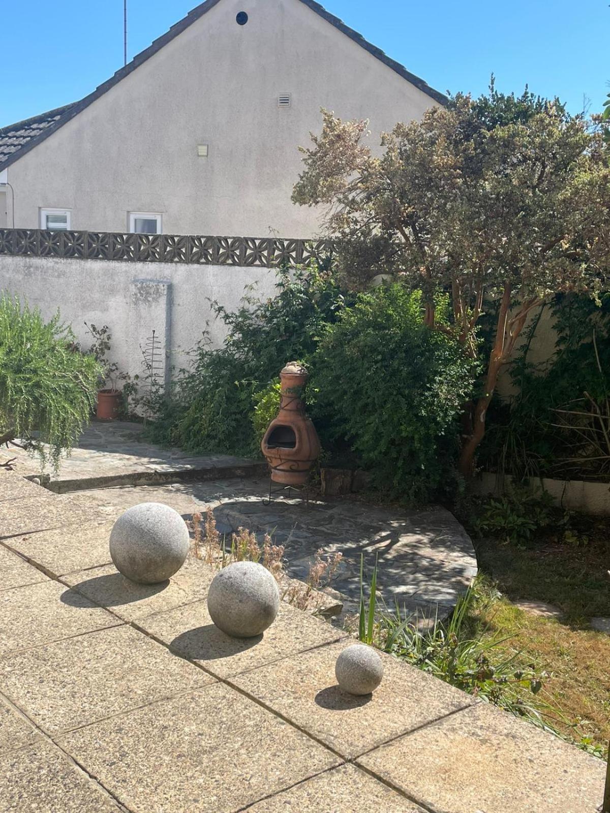 Sunny Days: Beautiful Spacious 4 bed house