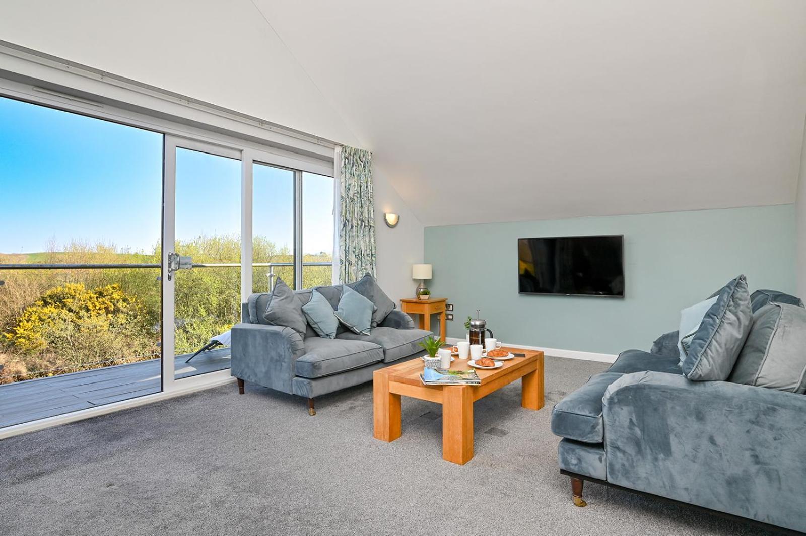 Communal lounge/ TV room