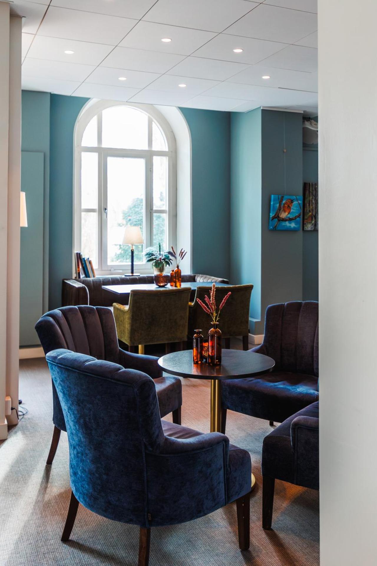 Communal lounge/ TV room