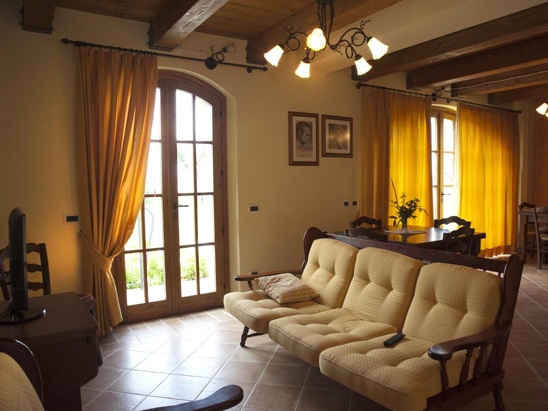 Communal lounge/ TV room