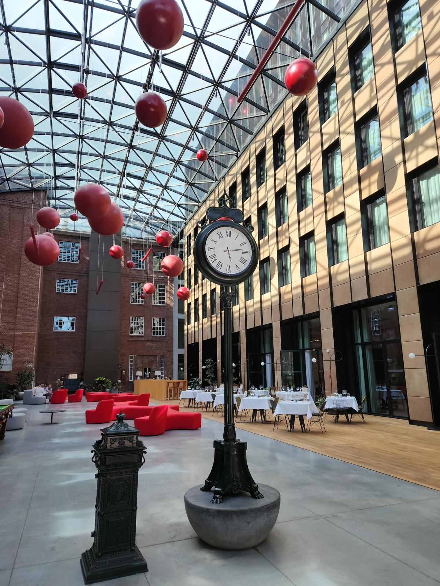 Communal lounge/ TV room