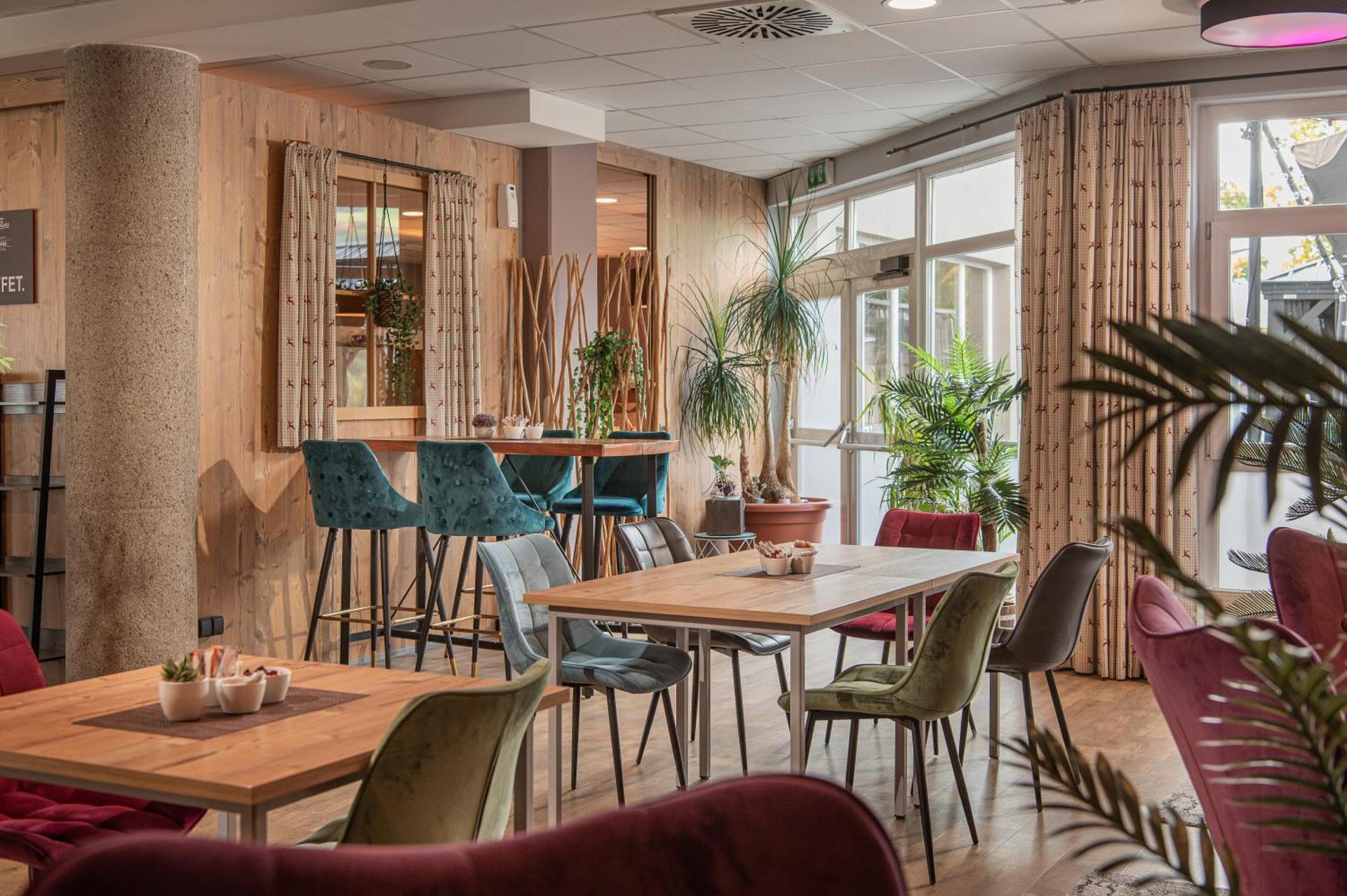 Communal lounge/ TV room