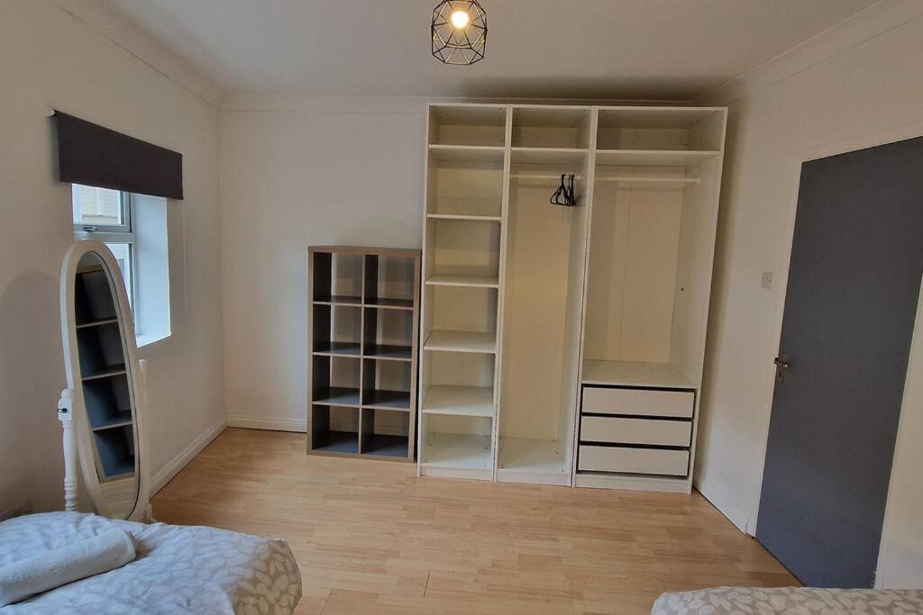 (R0)2 Bedroom Flat in Zone 2 Lnd