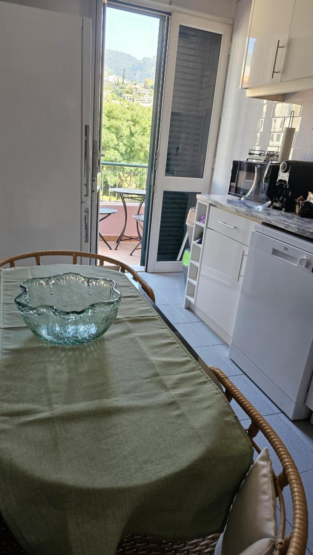 Garden and Seaview Apartment - Free Parking