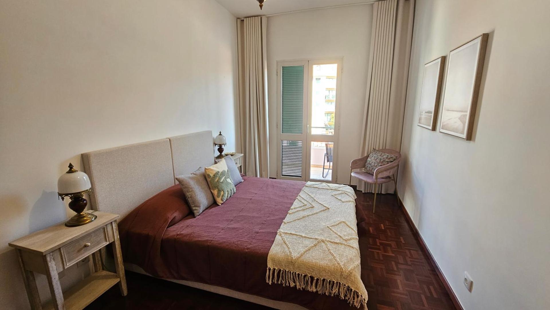 Garden and Seaview Apartment - Free Parking