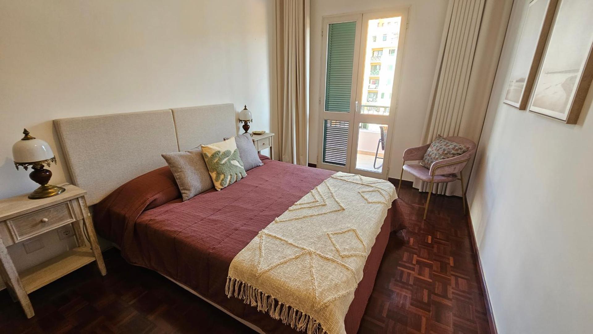 Garden and Seaview Apartment - Free Parking