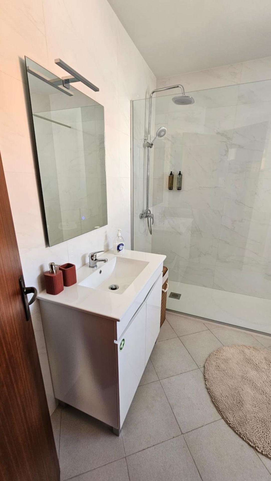 Garden and Seaview Apartment - Free Parking