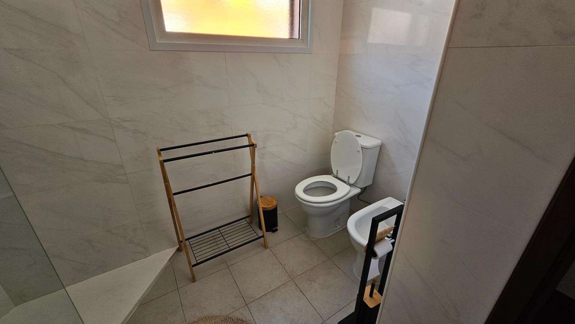 Garden and Seaview Apartment - Free Parking