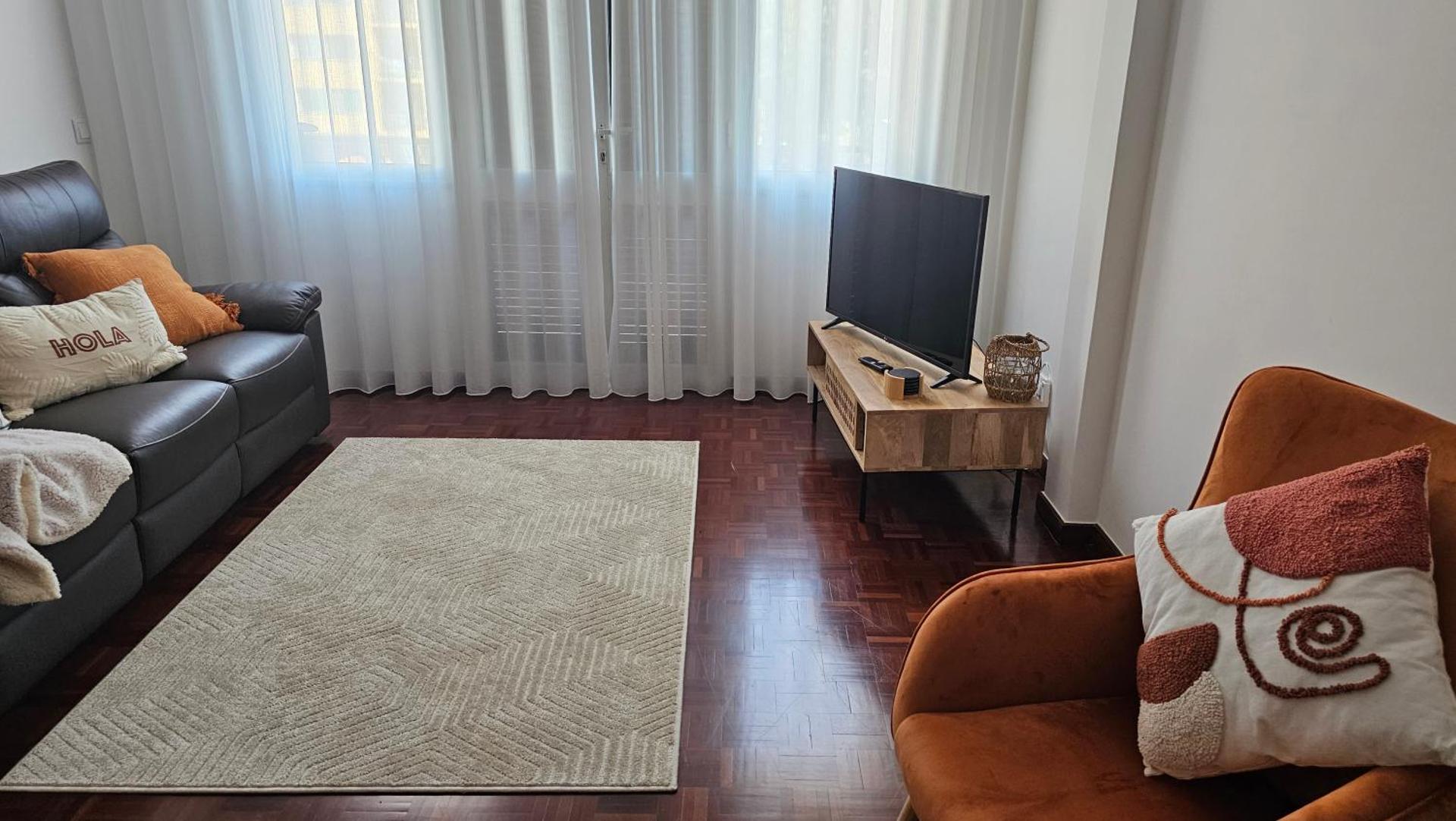 Garden and Seaview Apartment - Free Parking