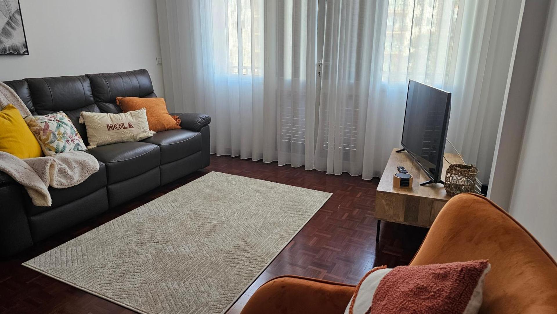 Garden and Seaview Apartment - Free Parking