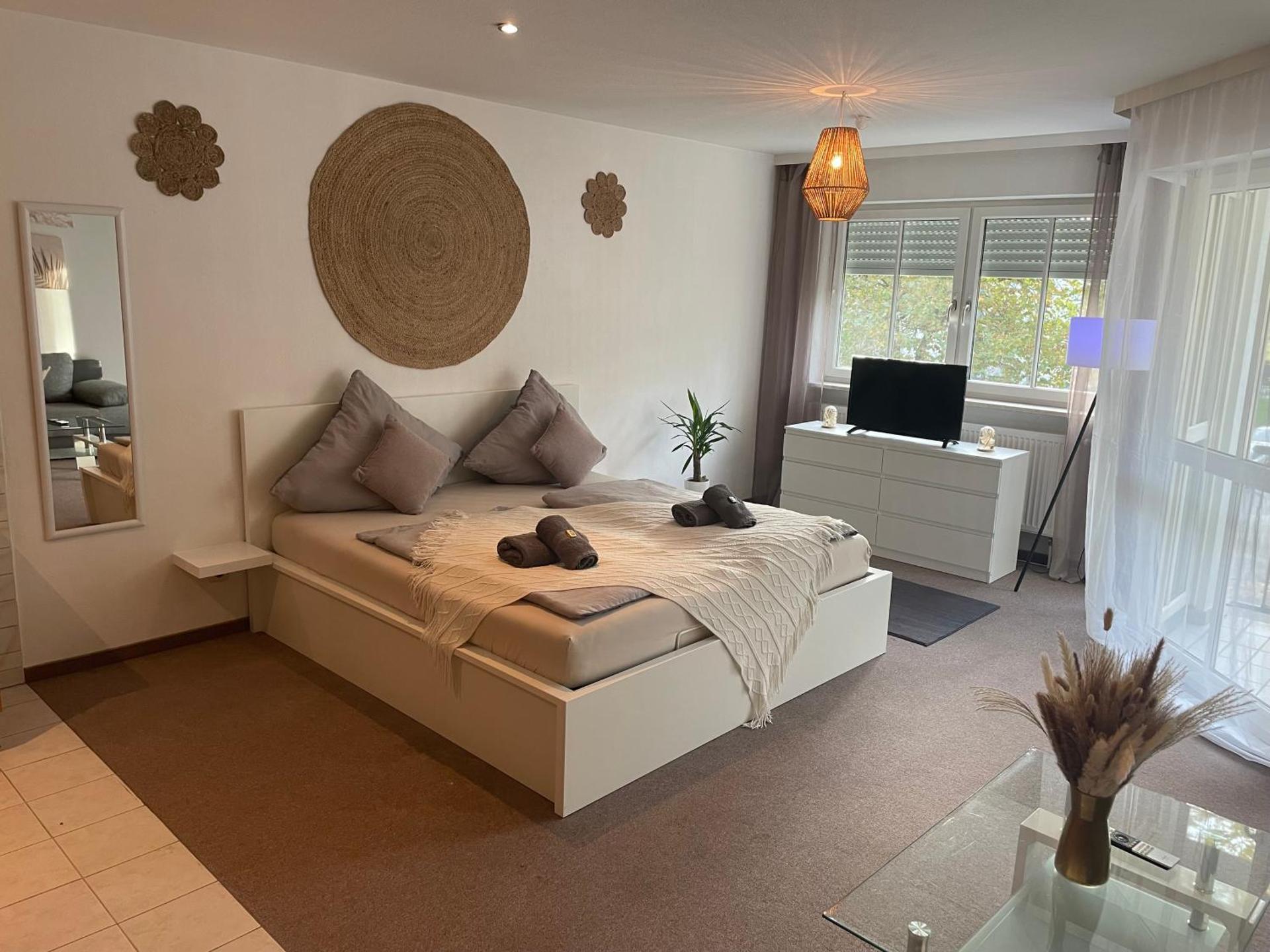 Kingsize Bett BOHO Apartment mit Tiefgarage nähe Salzburg