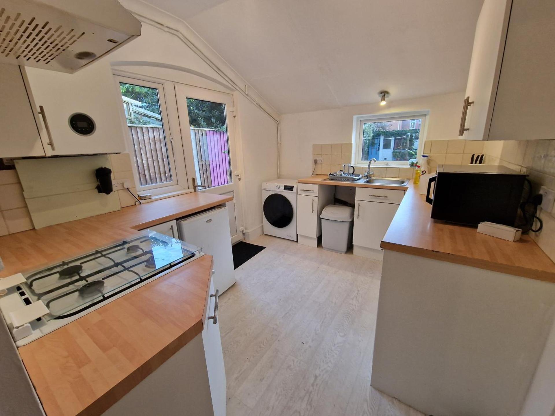 CosyHomeStay Evesham Spacious home W/Free Parking & WiFi