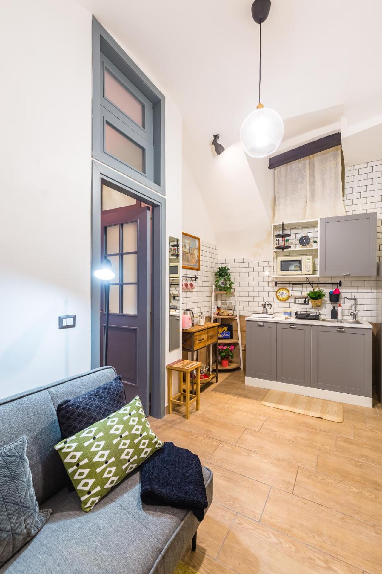 ECCEHOMO 29 La Casa di Piero