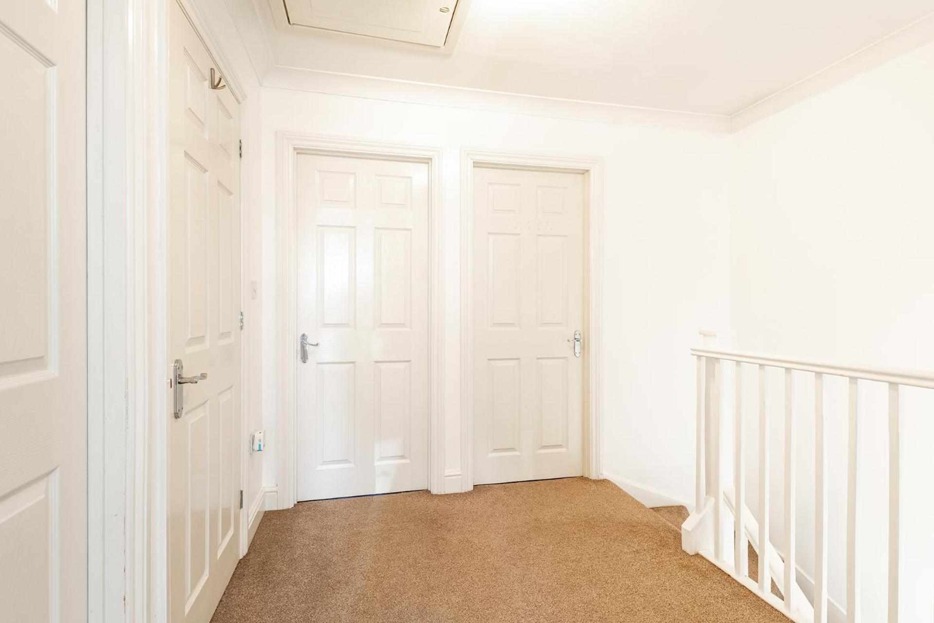 5 Bed House Heathrow Egham Virginia Water Sleeps 7 or Up To 8 If Sharing Beds, Mid To Long Term Bookings Welcome