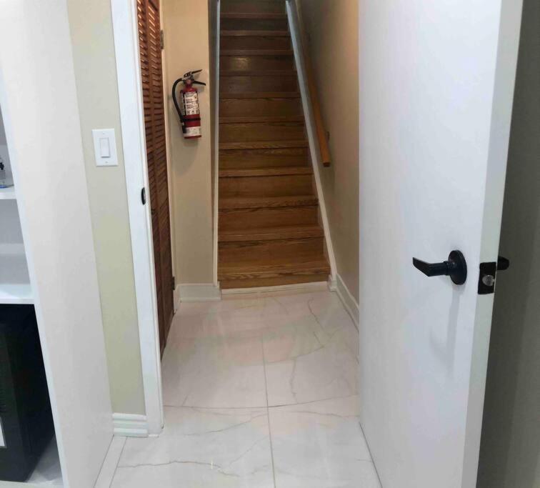 3 Spacious Bedroom Basement Apartment in Richmond Hill
