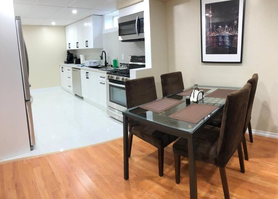 3 Spacious Bedroom Basement Apartment in Richmond Hill