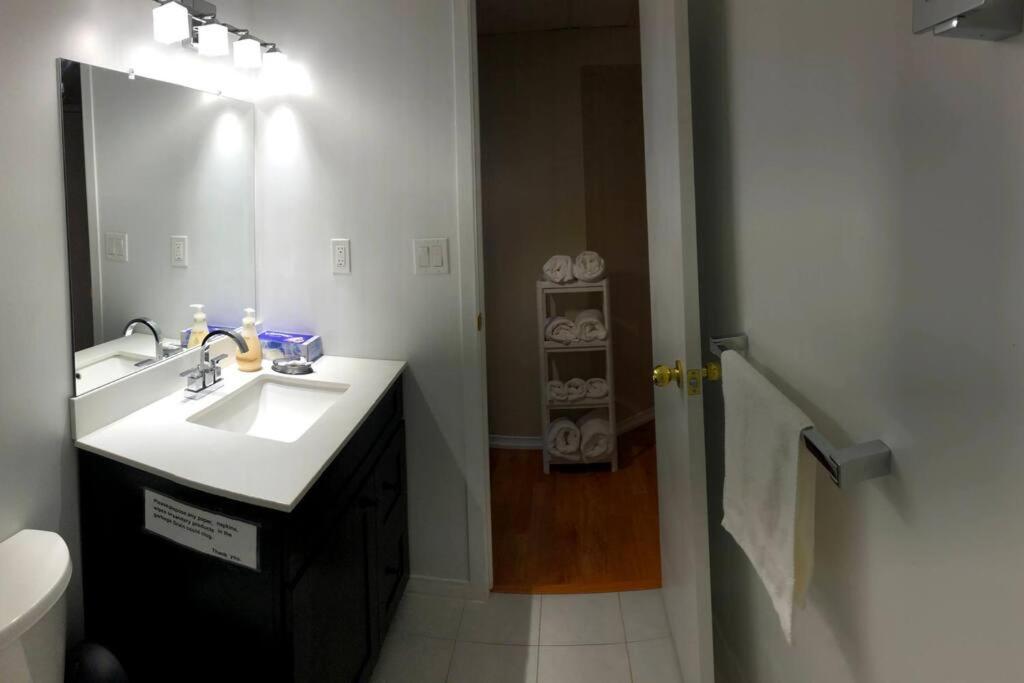3 Spacious Bedroom Basement Apartment in Richmond Hill