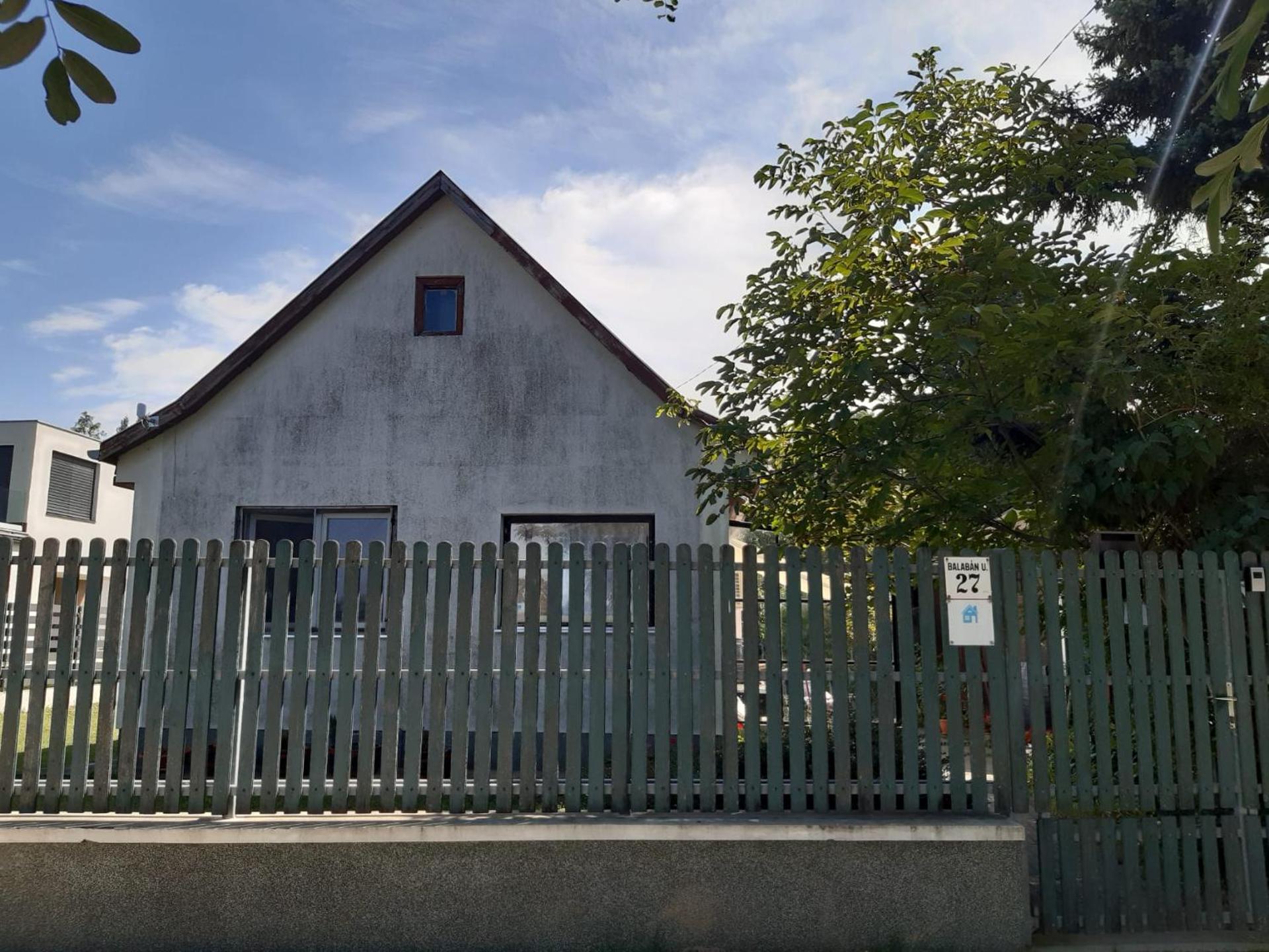 Házikó a Duna-parton