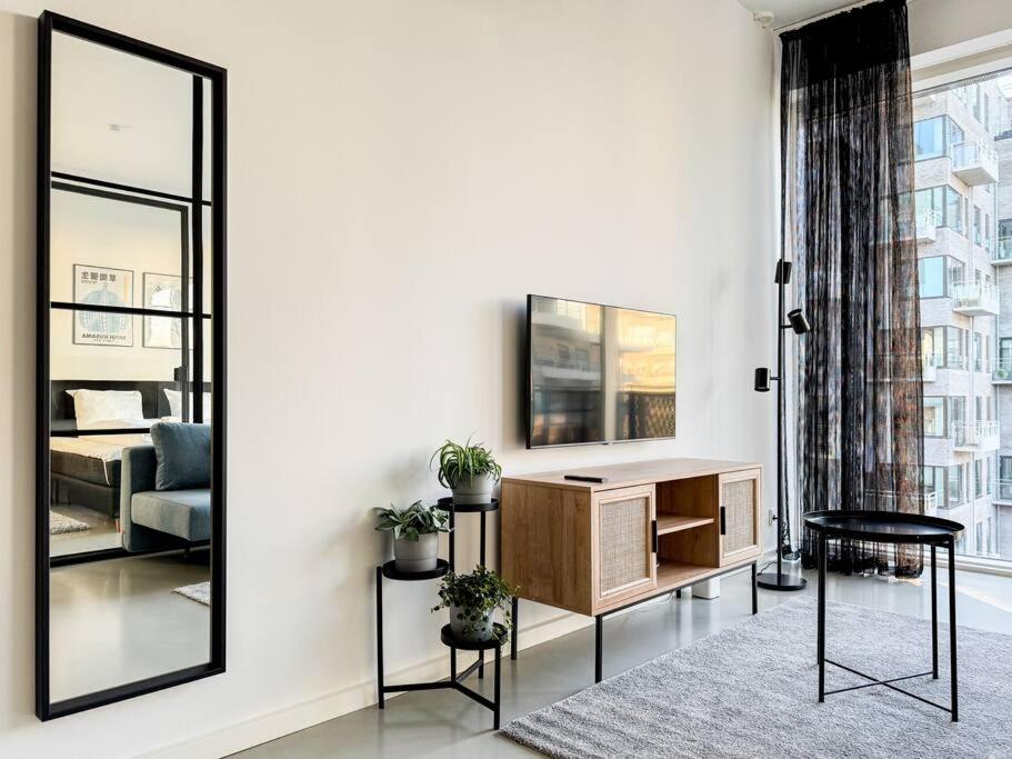 Chic Atelier with Breathtaking Waterfront